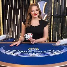 qqstar login platform interface showing slot games and live casino options